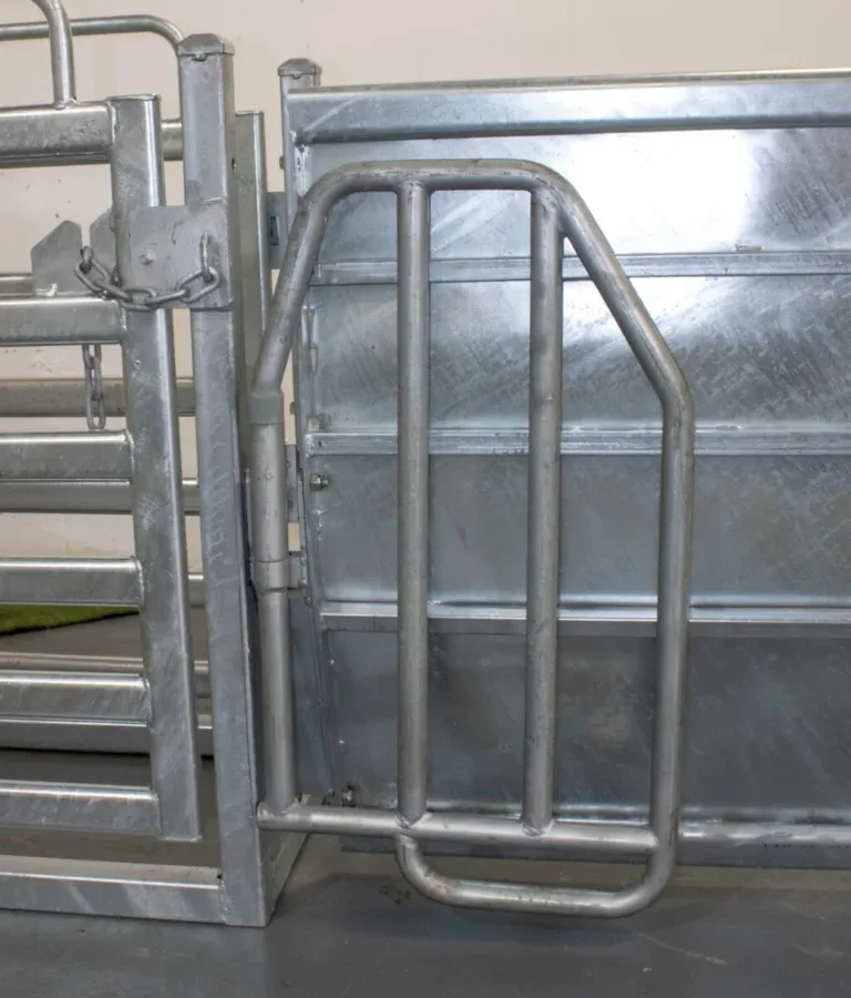 V Draft fold out swing gate